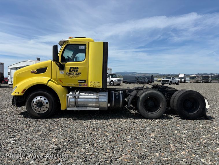 image for item YA3333 2019 Peterbilt 579 semi truck