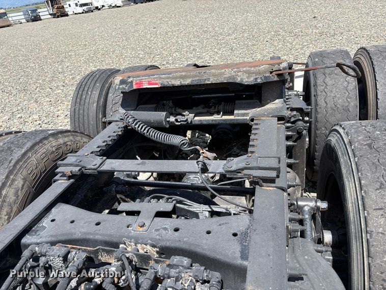 image for item YA3333 2019 Peterbilt 579 semi truck