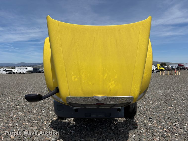 image for item YA3333 2019 Peterbilt 579 semi truck