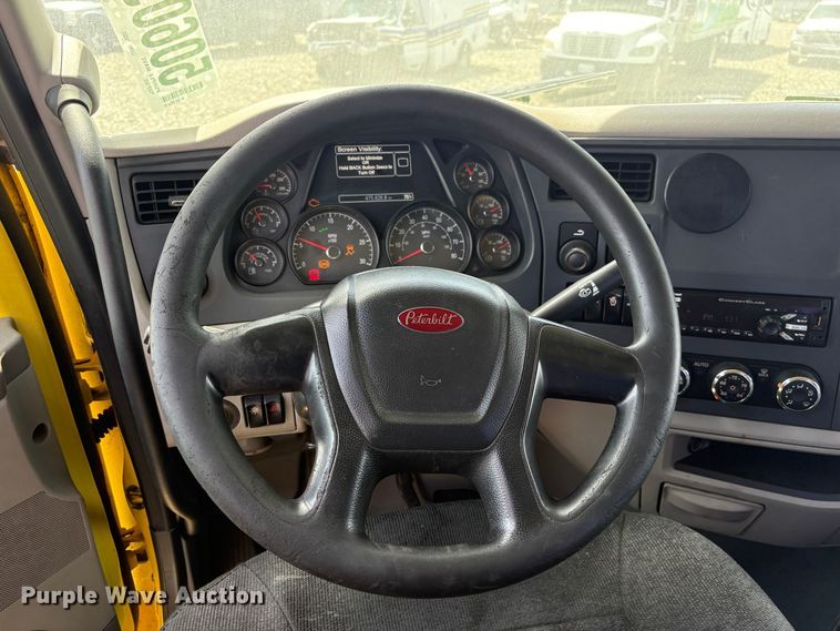 image for item YA3333 2019 Peterbilt 579 semi truck