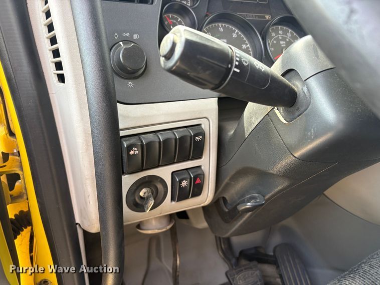image for item YA3333 2019 Peterbilt 579 semi truck