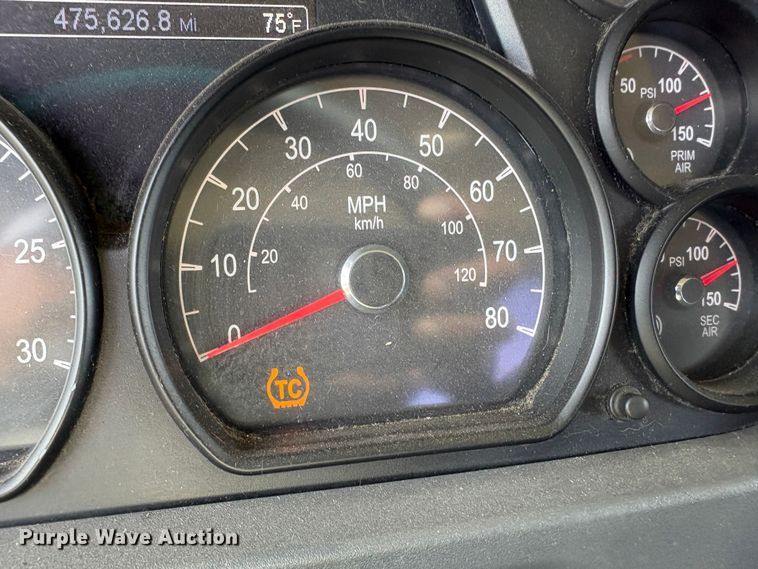 image for item YA3333 2019 Peterbilt 579 semi truck
