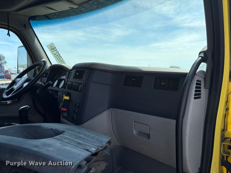 image for item YA3333 2019 Peterbilt 579 semi truck