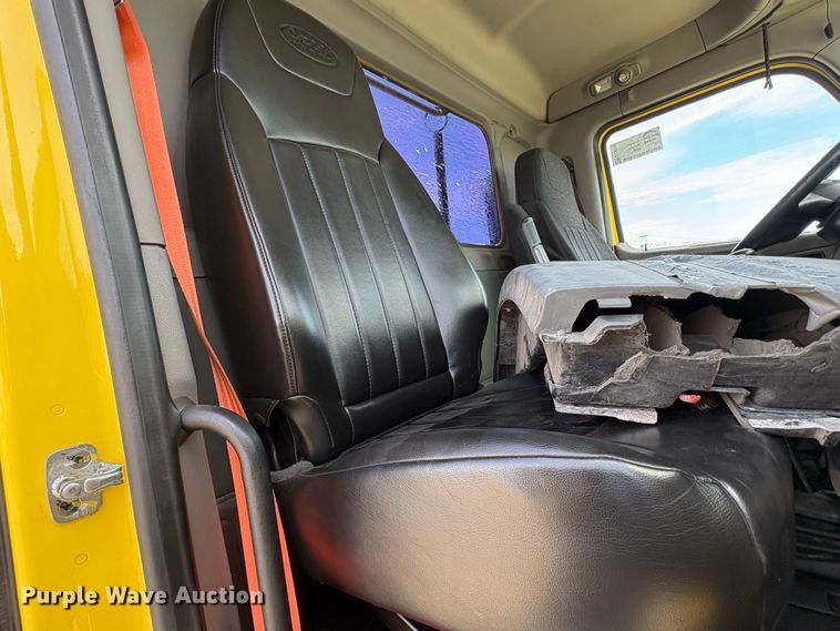 image for item YA3333 2019 Peterbilt 579 semi truck
