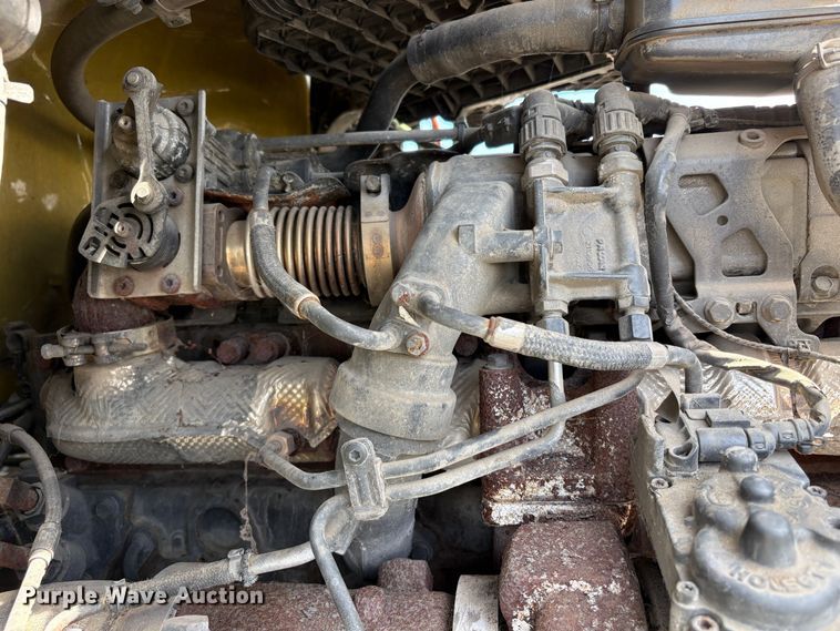 image for item YA3333 2019 Peterbilt 579 semi truck
