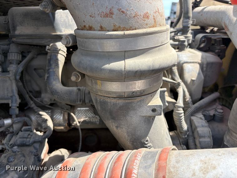 image for item YA3333 2019 Peterbilt 579 semi truck