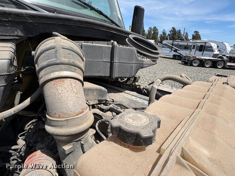 image for item YA3333 2019 Peterbilt 579 semi truck