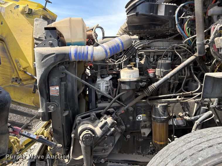 image for item YA3333 2019 Peterbilt 579 semi truck