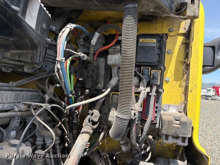 image for item YA3333 2019 Peterbilt 579 semi truck