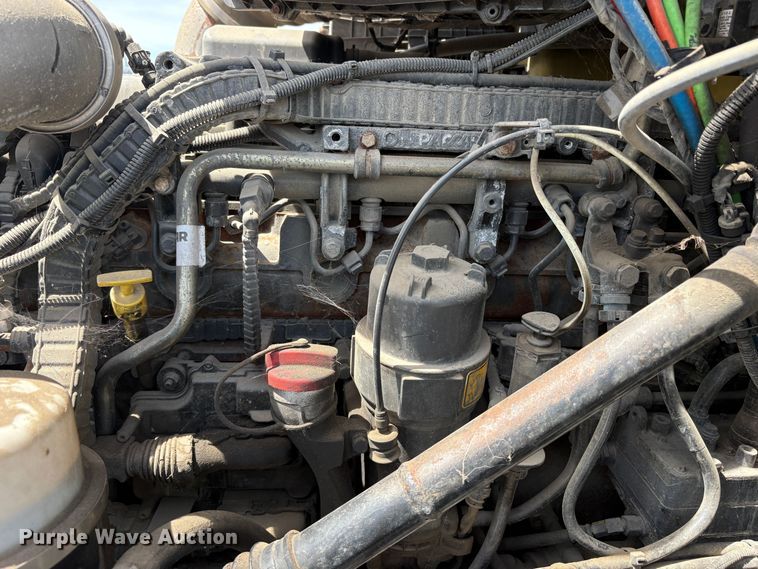 image for item YA3333 2019 Peterbilt 579 semi truck