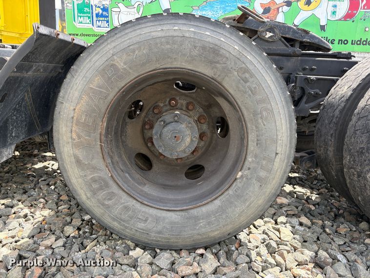 image for item YA3333 2019 Peterbilt 579 semi truck