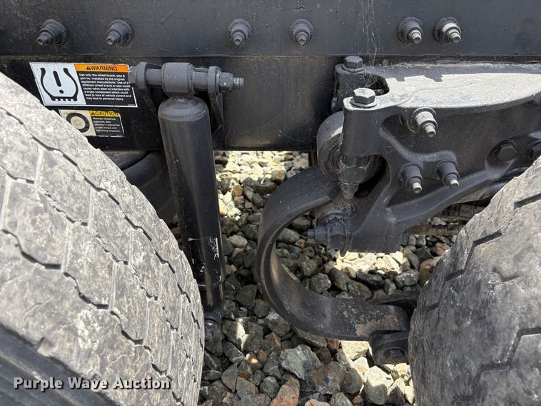 image for item YA3333 2019 Peterbilt 579 semi truck