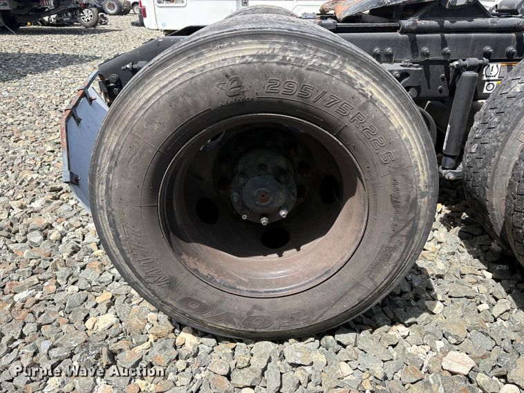 image for item YA3333 2019 Peterbilt 579 semi truck