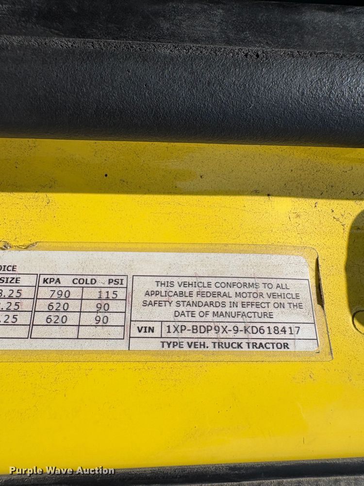 image for item YA3333 2019 Peterbilt 579 semi truck