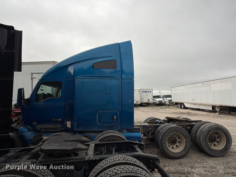 image for item YA3423 2018 Kenworth T680 semi truck