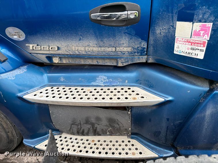 image for item YA3423 2018 Kenworth T680 semi truck