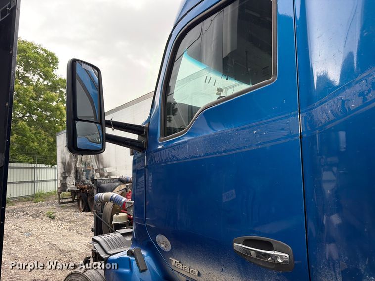 image for item YA3423 2018 Kenworth T680 semi truck