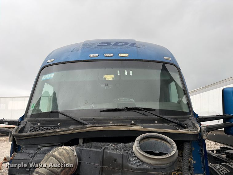 image for item YA3423 2018 Kenworth T680 semi truck