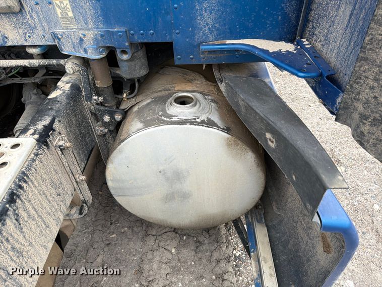 image for item YA3423 2018 Kenworth T680 semi truck