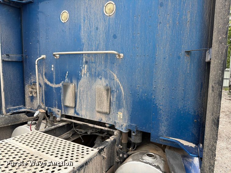 image for item YA3423 2018 Kenworth T680 semi truck