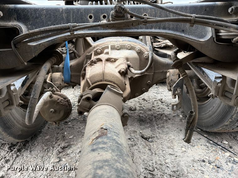 image for item YA3423 2018 Kenworth T680 semi truck