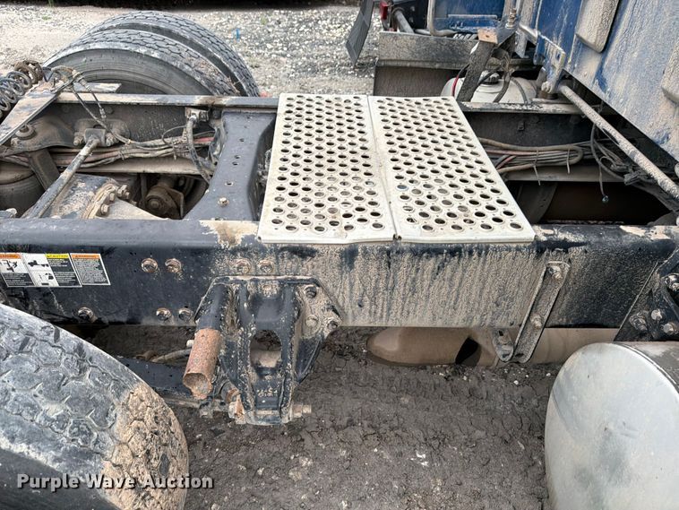 image for item YA3423 2018 Kenworth T680 semi truck