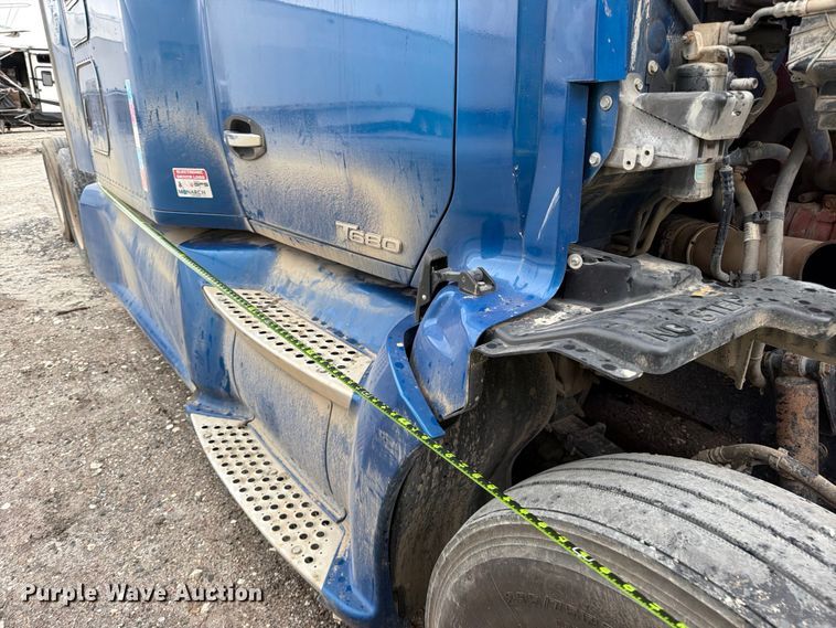 image for item YA3423 2018 Kenworth T680 semi truck