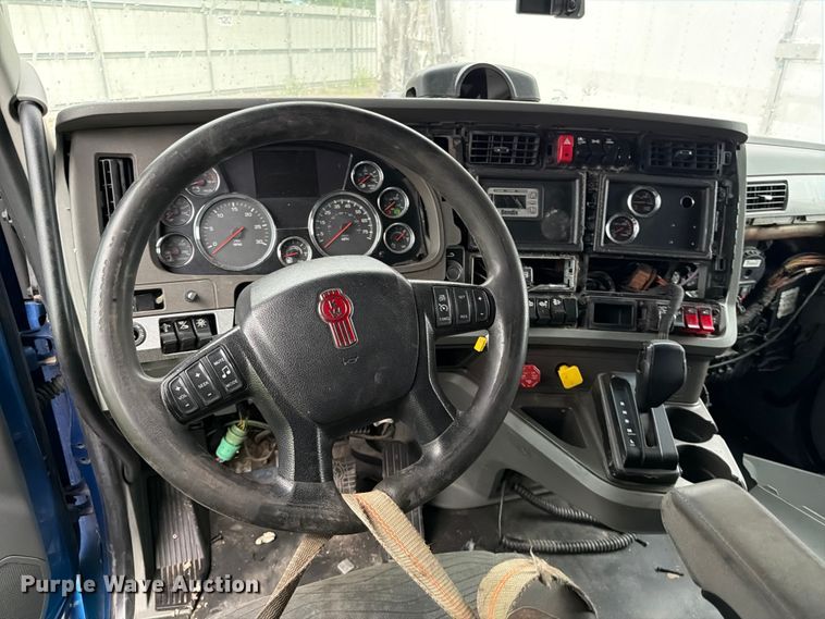 image for item YA3423 2018 Kenworth T680 semi truck