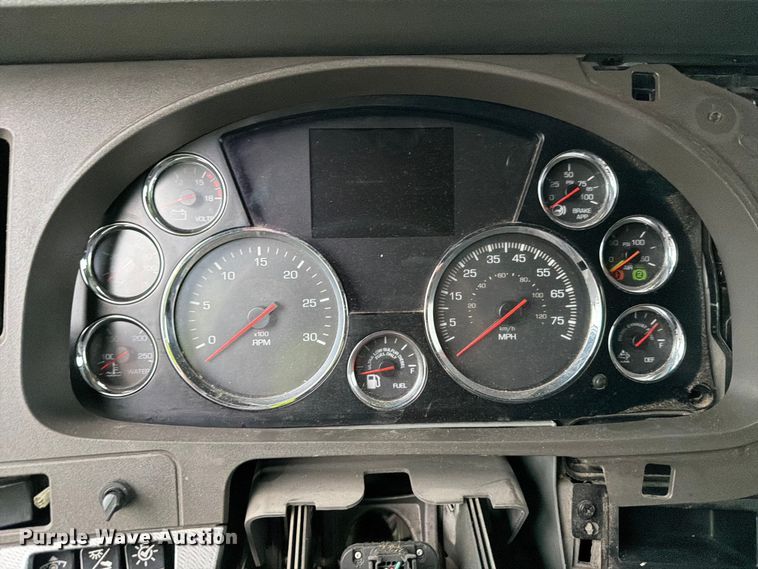 image for item YA3423 2018 Kenworth T680 semi truck