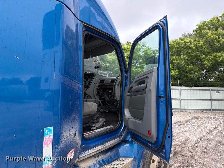 image for item YA3423 2018 Kenworth T680 semi truck
