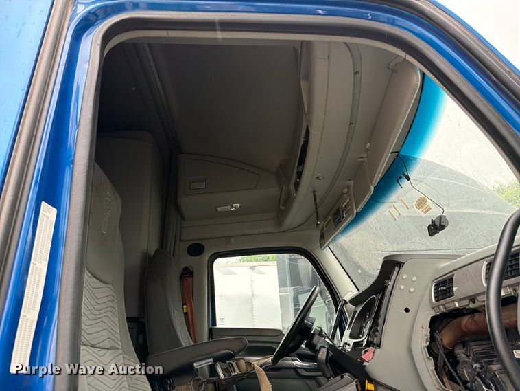 image for item YA3423 2018 Kenworth T680 semi truck