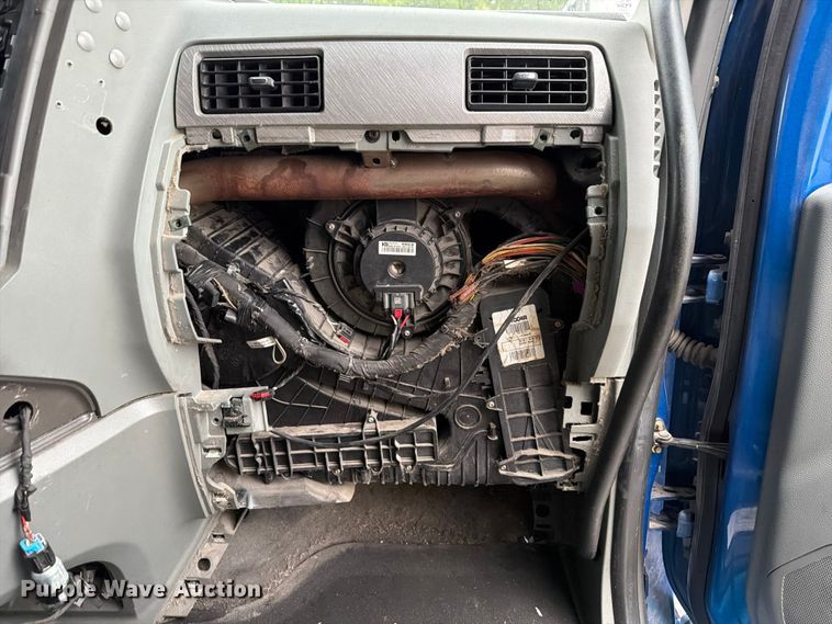 image for item YA3423 2018 Kenworth T680 semi truck
