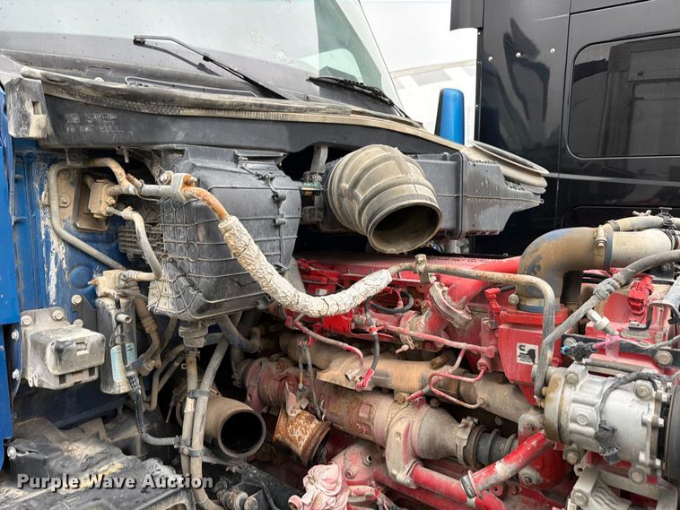 image for item YA3423 2018 Kenworth T680 semi truck