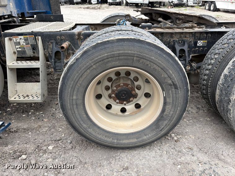 image for item YA3423 2018 Kenworth T680 semi truck