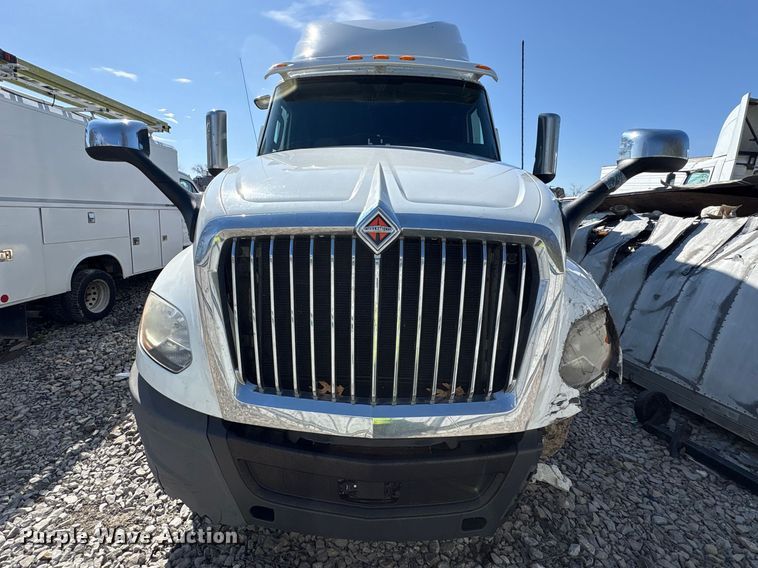 image for item YA6151 2018 International LT625 semi truck