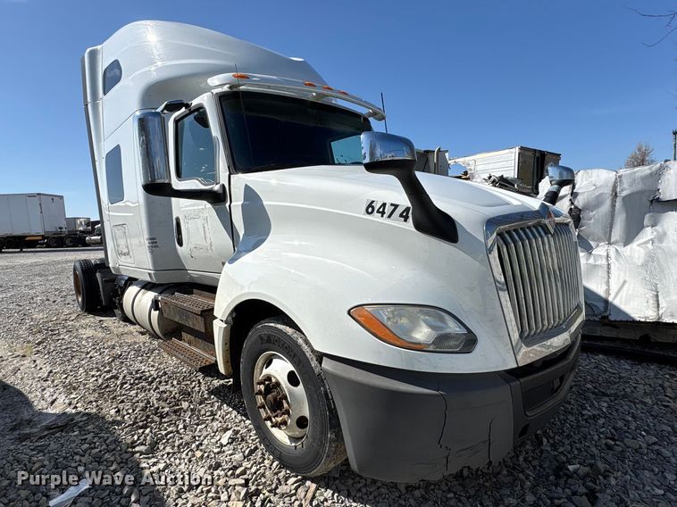 image for item YA6151 2018 International LT625 semi truck