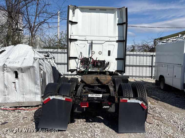 image for item YA6151 2018 International LT625 semi truck