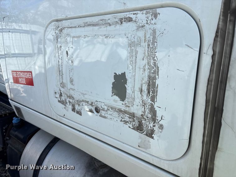 image for item YA6151 2018 International LT625 semi truck