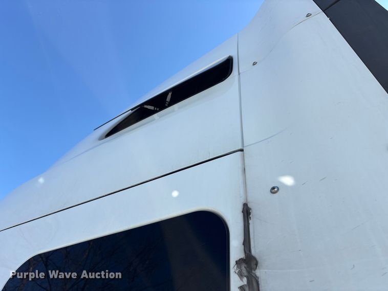 image for item YA6151 2018 International LT625 semi truck