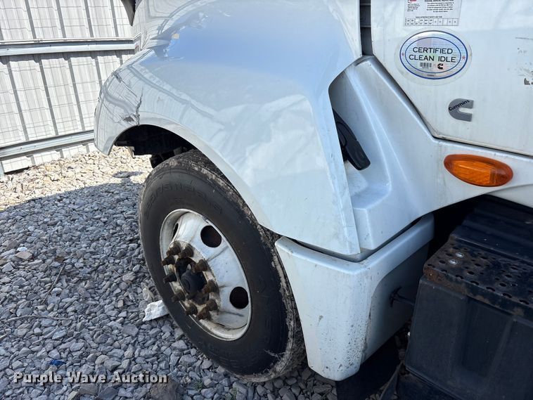 image for item YA6151 2018 International LT625 semi truck