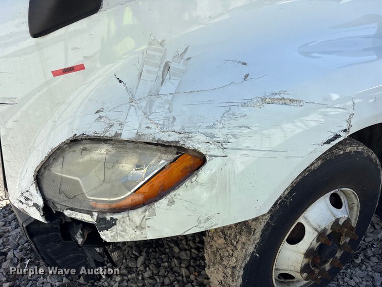 image for item YA6151 2018 International LT625 semi truck