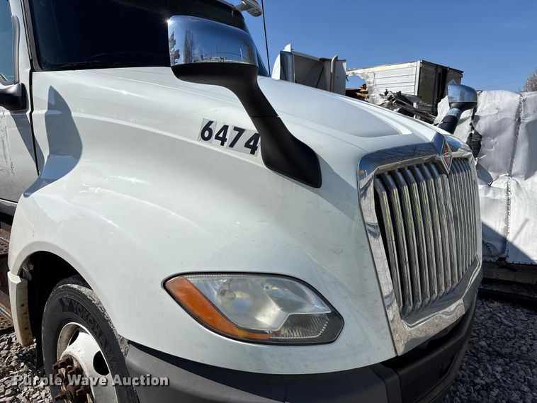image for item YA6151 2018 International LT625 semi truck