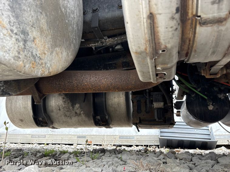 image for item YA6151 2018 International LT625 semi truck