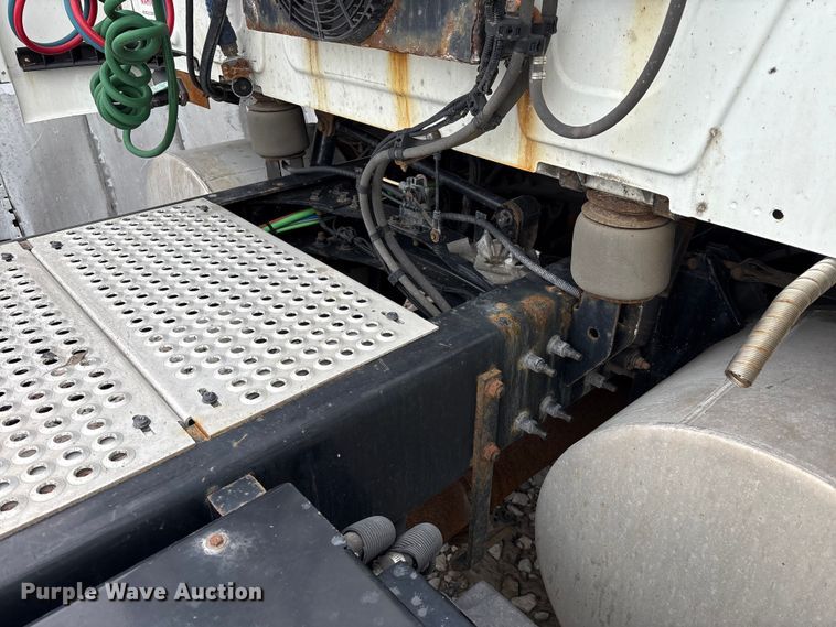 image for item YA6151 2018 International LT625 semi truck