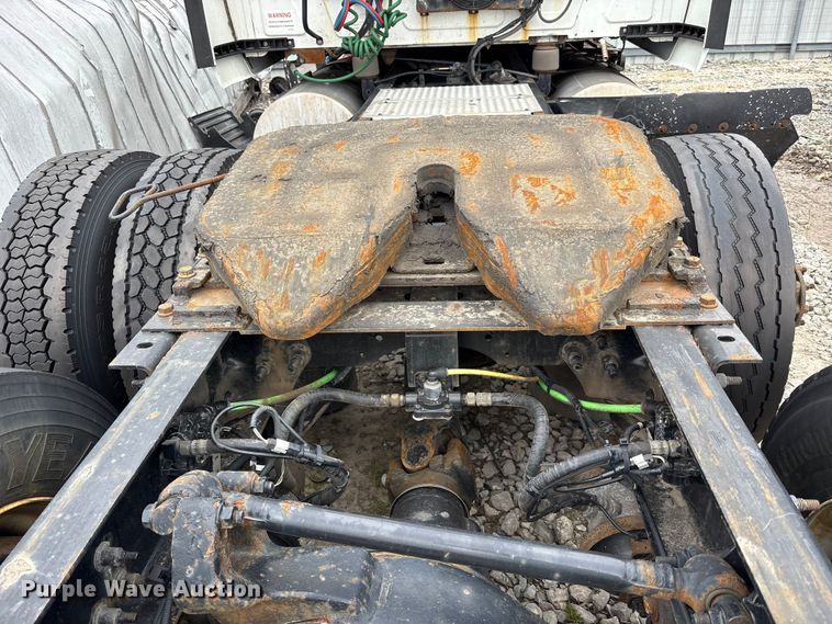 image for item YA6151 2018 International LT625 semi truck