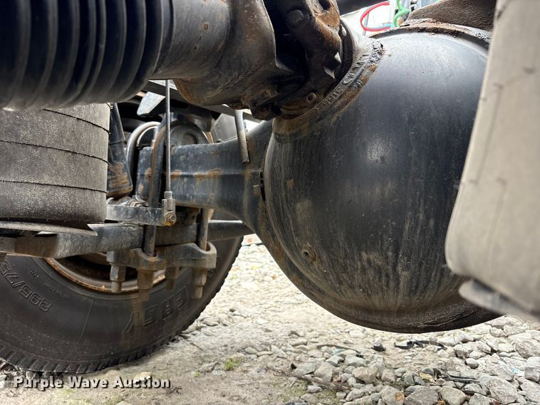 image for item YA6151 2018 International LT625 semi truck