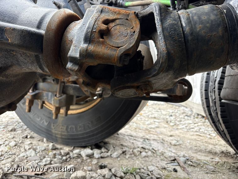 image for item YA6151 2018 International LT625 semi truck