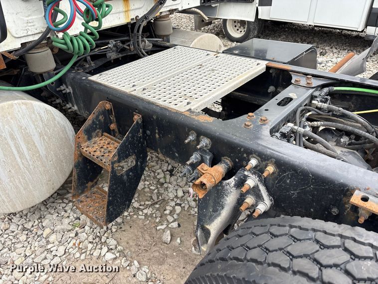 image for item YA6151 2018 International LT625 semi truck