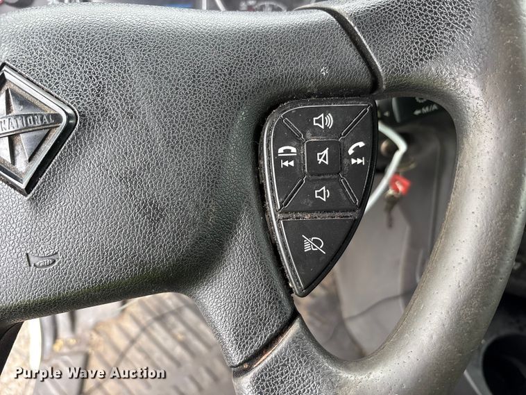 image for item YA6151 2018 International LT625 semi truck