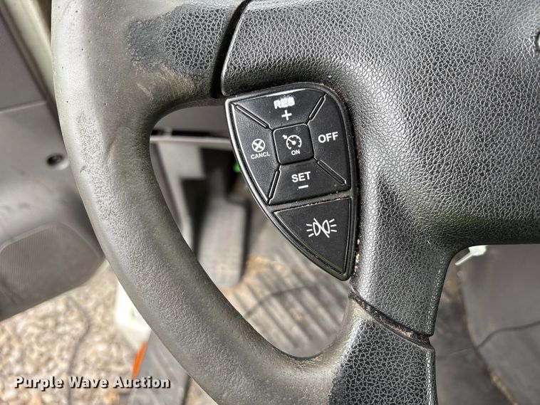 image for item YA6151 2018 International LT625 semi truck